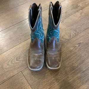 Women’s Durango size 7 western boot. Tan/emerald